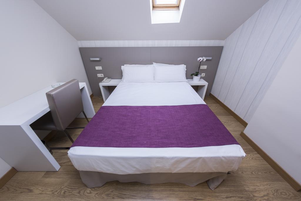 Di' Carlo Hotell Madrid Exteriör bild