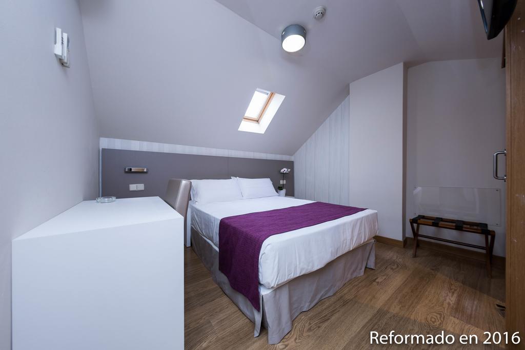Di' Carlo Hotell Madrid Exteriör bild