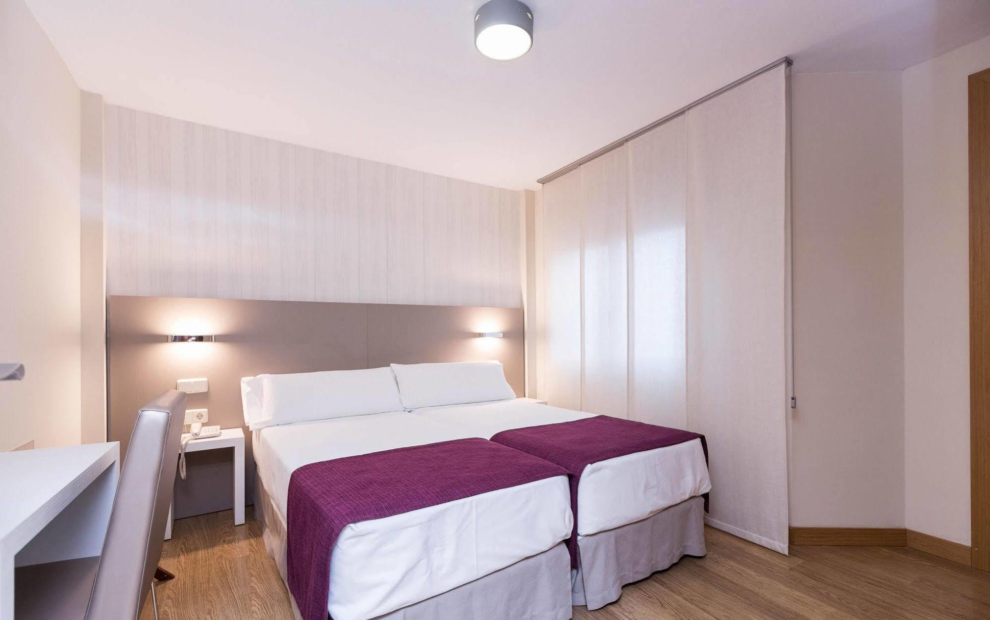 Di' Carlo Hotell Madrid Exteriör bild