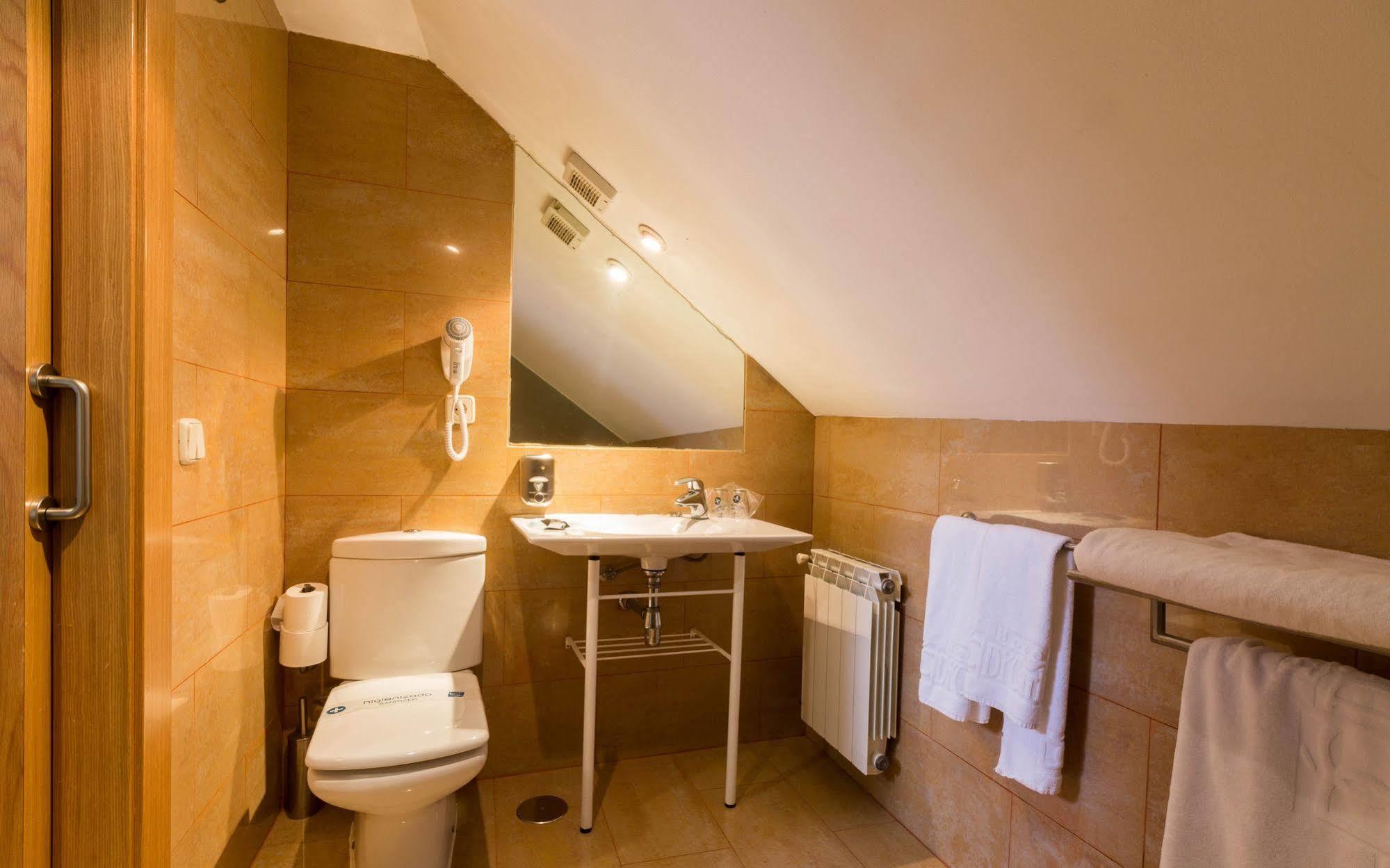 Di' Carlo Hotell Madrid Exteriör bild