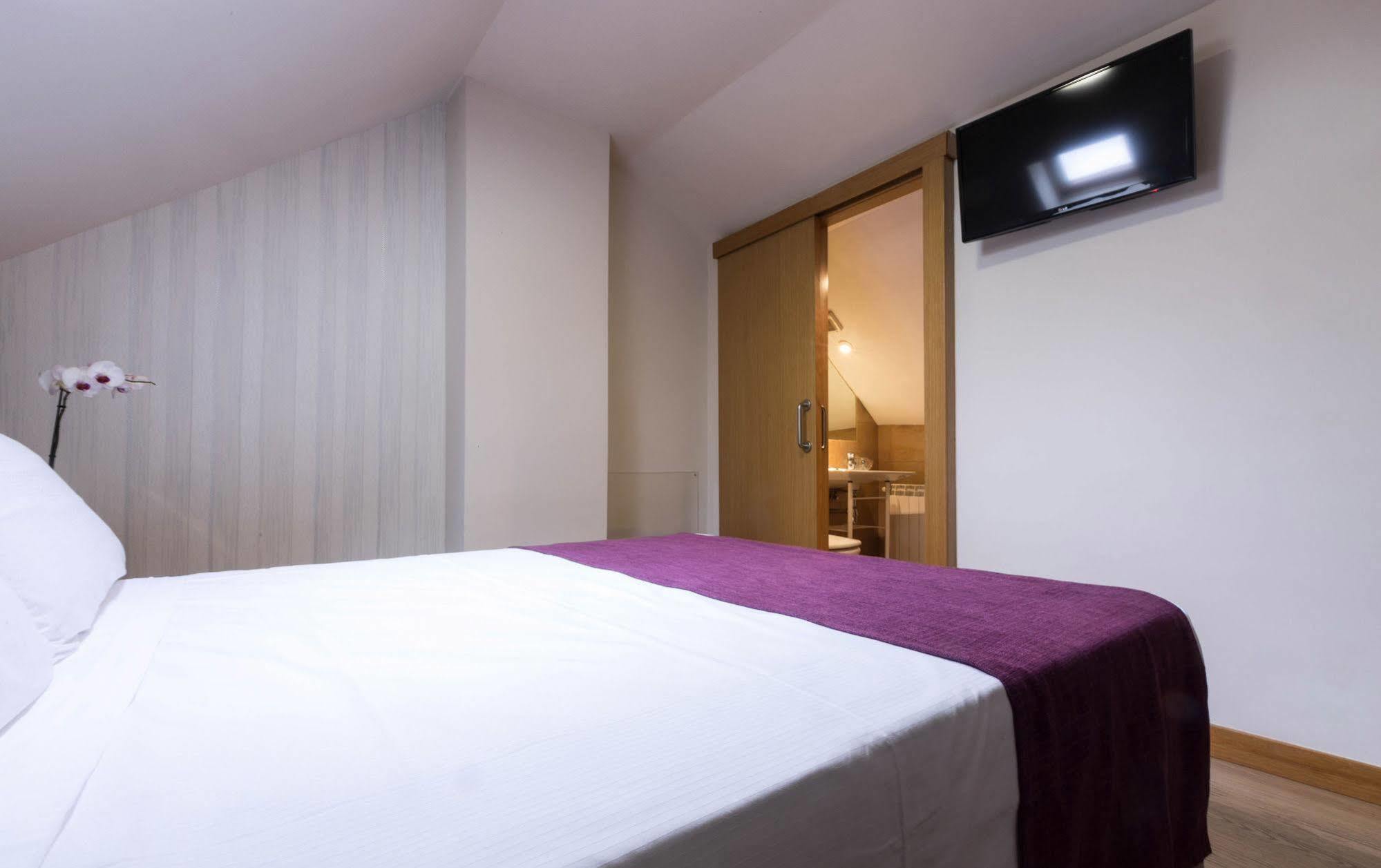 Di' Carlo Hotell Madrid Exteriör bild