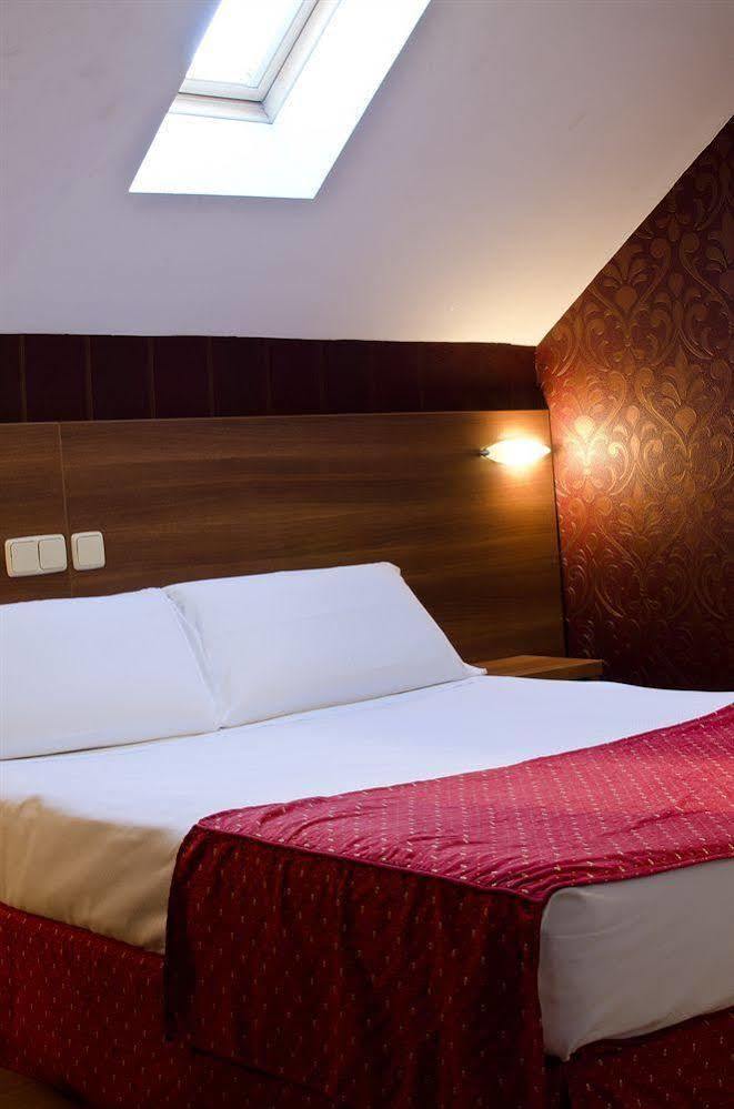 Di' Carlo Hotell Madrid Exteriör bild